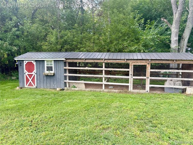 3301 Pine Bluff Court, Oregon Township, MI 48421