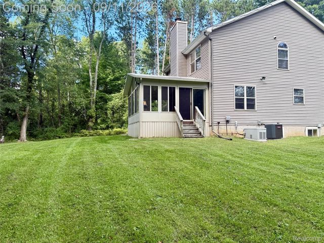 3301 Pine Bluff Court, Oregon Township, MI 48421