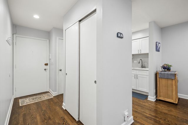 2619 W Agatite Avenue 2B, Chicago, IL 60625