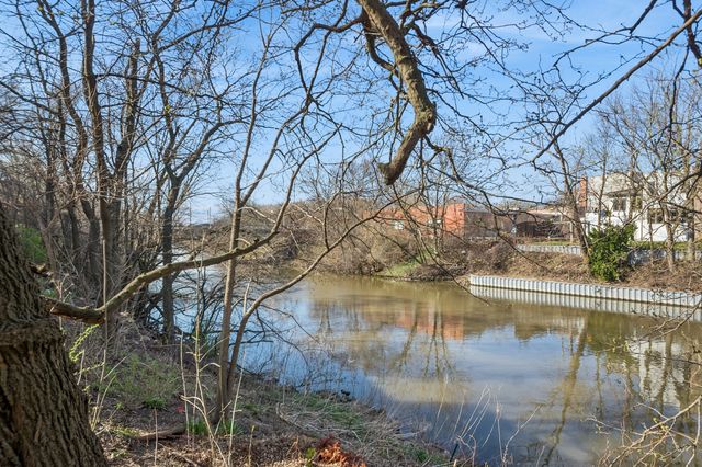 2619 W Agatite Avenue 2B, Chicago, IL 60625