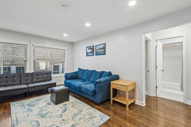 2619 W Agatite Avenue 2B, Chicago, IL 60625