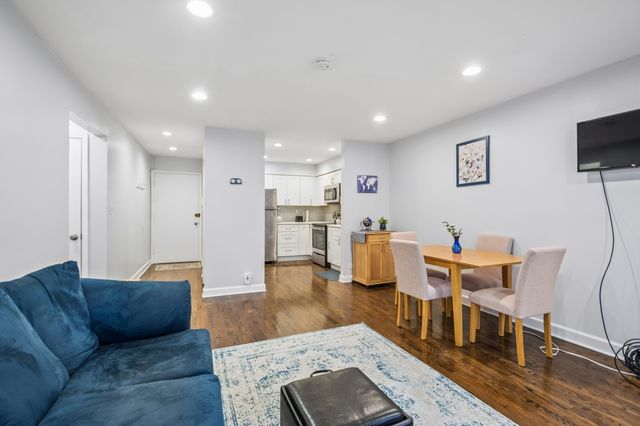 2619 W Agatite Avenue 2B, Chicago, IL 60625