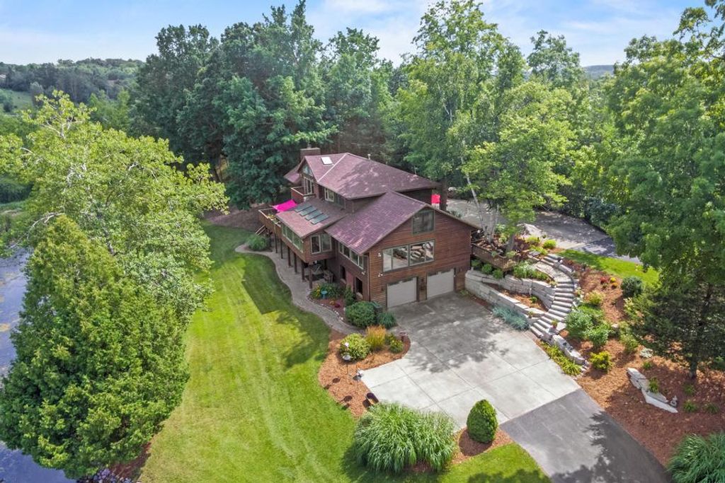 6215 Riesch ROAD, West Bend, WI 53095