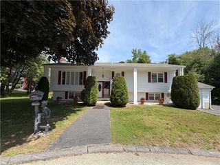 6 Balsam Court, Johnston, RI 02919