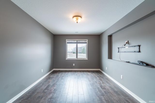 14277 Aboite Road, Roanoke, IN 46783