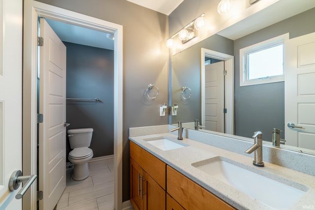 14277 Aboite Road, Roanoke, IN 46783