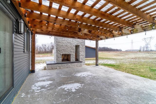 14277 Aboite Road, Roanoke, IN 46783