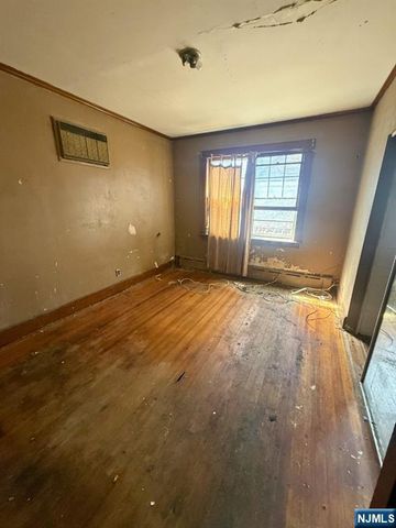 12 Hillcrest Road, Maplewood, NJ 07040