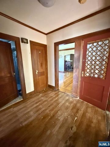12 Hillcrest Road, Maplewood, NJ 07040