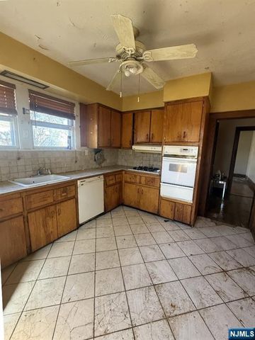 12 Hillcrest Road, Maplewood, NJ 07040