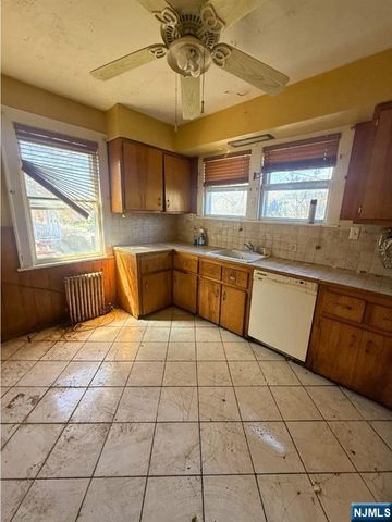 12 Hillcrest Road, Maplewood, NJ 07040