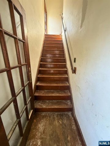 12 Hillcrest Road, Maplewood, NJ 07040