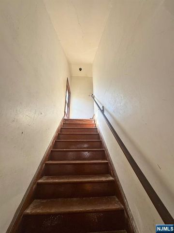 12 Hillcrest Road, Maplewood, NJ 07040