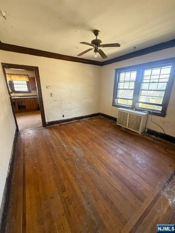12 Hillcrest Road, Maplewood, NJ 07040