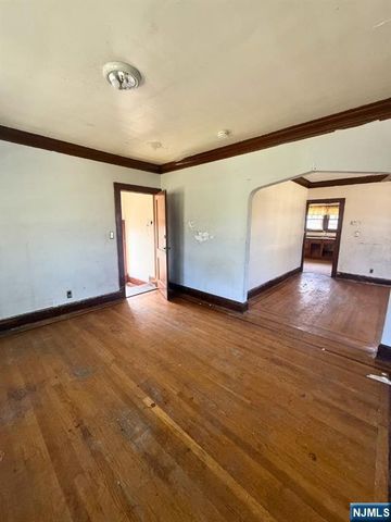 12 Hillcrest Road, Maplewood, NJ 07040