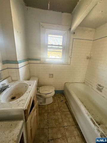 12 Hillcrest Road, Maplewood, NJ 07040