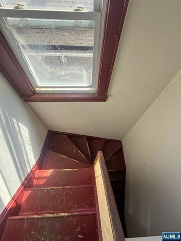 12 Hillcrest Road, Maplewood, NJ 07040