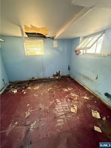 12 Hillcrest Road, Maplewood, NJ 07040