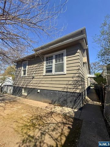 12 Hillcrest Road, Maplewood, NJ 07040