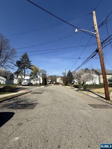 12 Hillcrest Road, Maplewood, NJ 07040