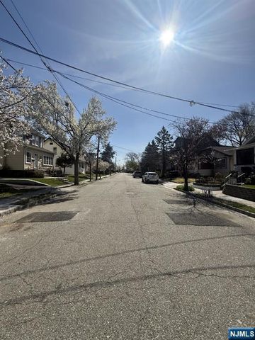 12 Hillcrest Road, Maplewood, NJ 07040