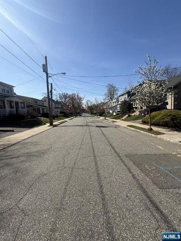 12 Hillcrest Road, Maplewood, NJ 07040