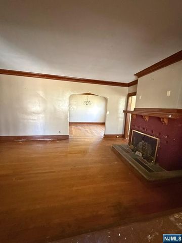 12 Hillcrest Road, Maplewood, NJ 07040