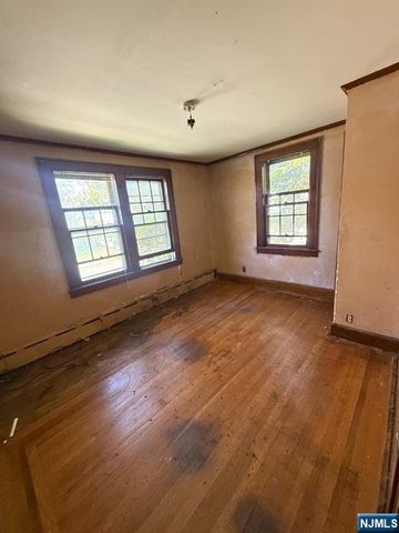 12 Hillcrest Road, Maplewood, NJ 07040