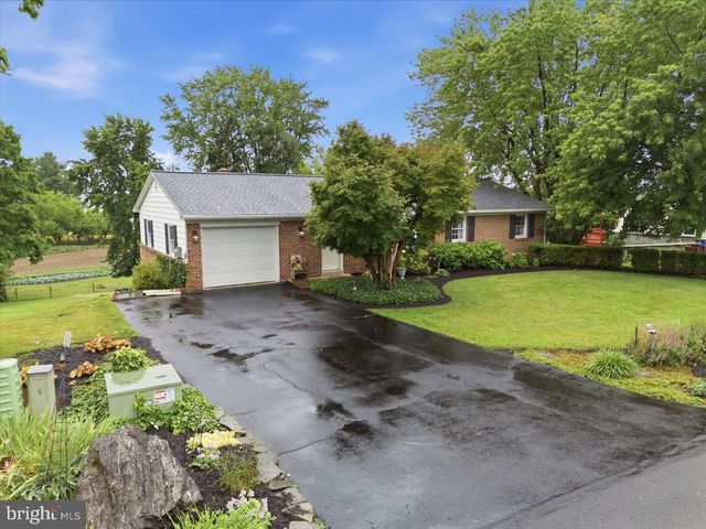 324 SOUTHVIEW DR, Ephrata, PA 17522