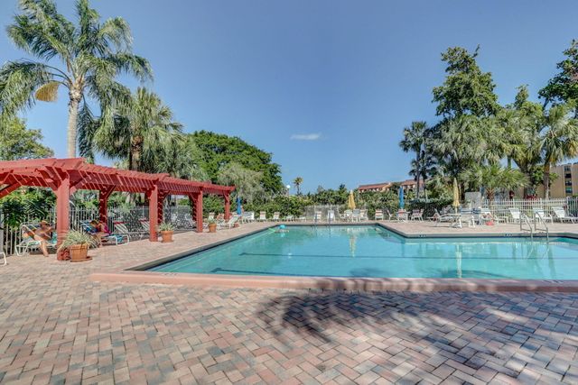 600 Egret Circle 7105, Delray Beach, FL 33444
