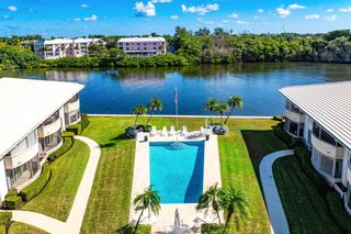 725 Palm Trail 10, Delray Beach, FL 33483
