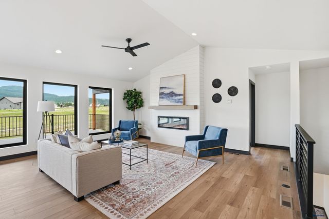 1639 OAK CREST CT, Spearfish, SD 57783