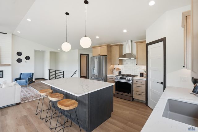 1639 OAK CREST CT, Spearfish, SD 57783