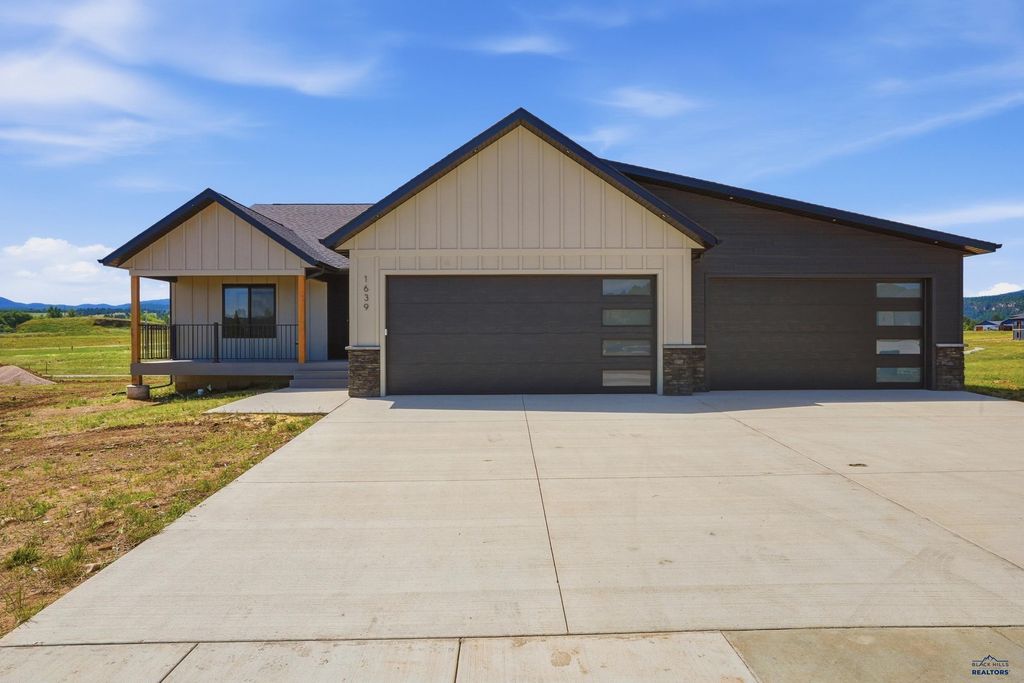 1639 OAK CREST CT, Spearfish, SD 57783