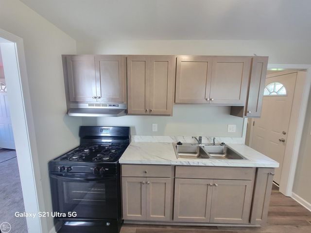 13148 Sherman Avenue, Warren, MI 48089