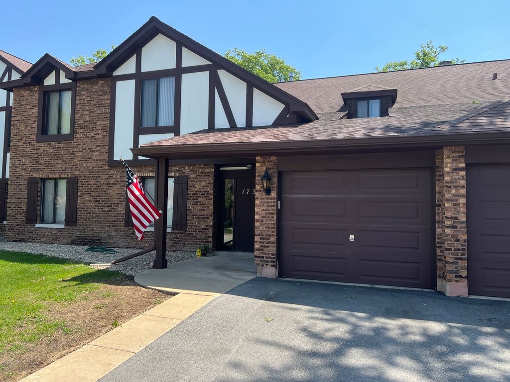 1737 Harrow Court B, Wheaton, IL 60189