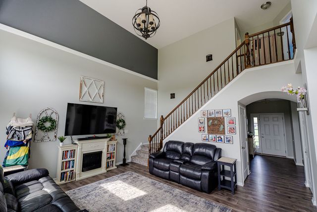 840 Wildwood Drive, Pingree Grove, IL 60140