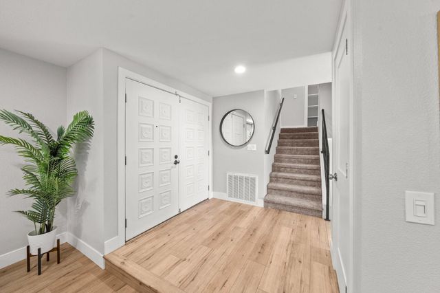 9813 Vista Grande Way, Elk Grove, CA 95624