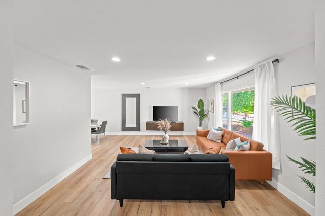 9813 Vista Grande Way, Elk Grove, CA 95624