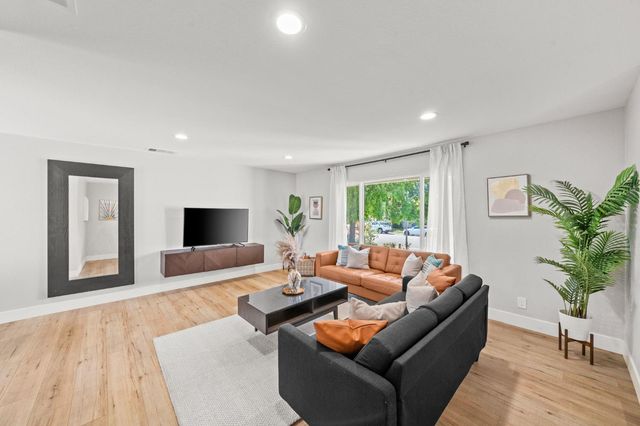 9813 Vista Grande Way, Elk Grove, CA 95624