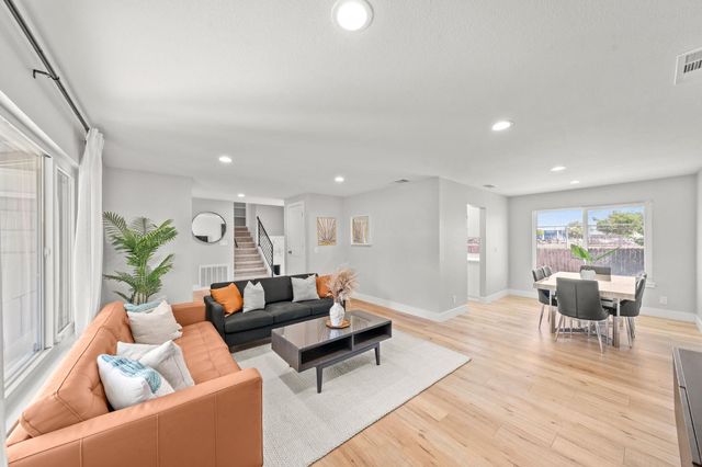 9813 Vista Grande Way, Elk Grove, CA 95624