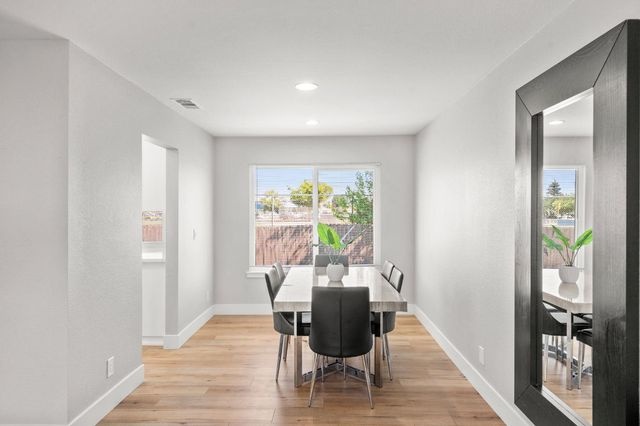 9813 Vista Grande Way, Elk Grove, CA 95624