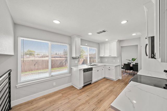 9813 Vista Grande Way, Elk Grove, CA 95624