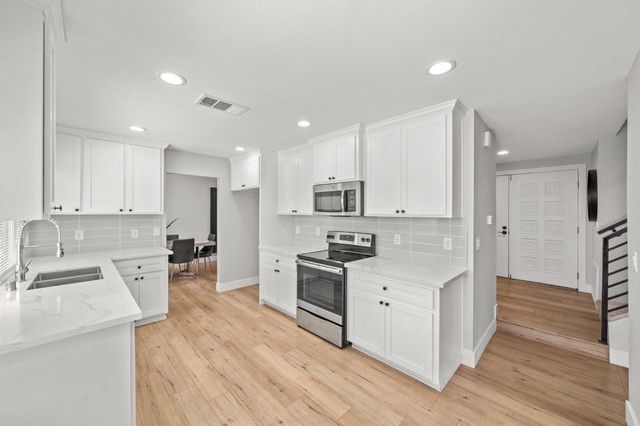 9813 Vista Grande Way, Elk Grove, CA 95624