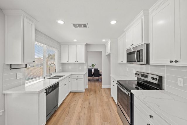 9813 Vista Grande Way, Elk Grove, CA 95624