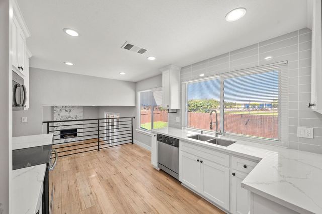 9813 Vista Grande Way, Elk Grove, CA 95624