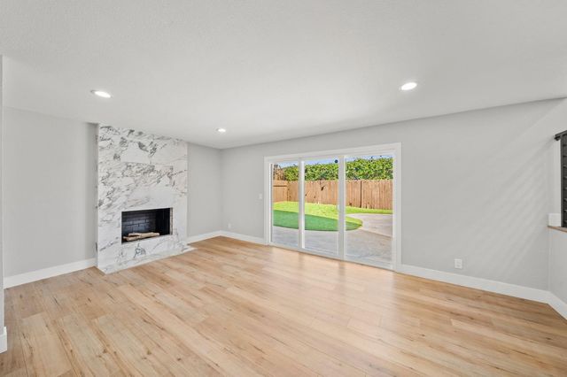 9813 Vista Grande Way, Elk Grove, CA 95624