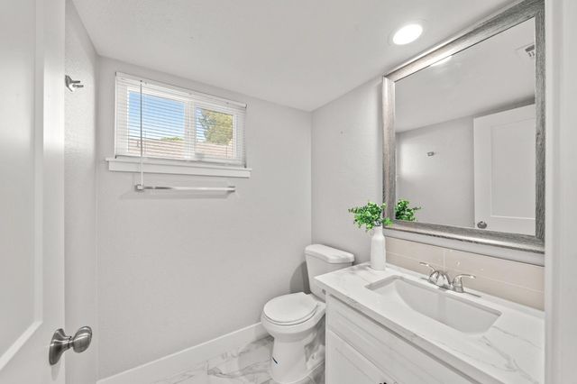 9813 Vista Grande Way, Elk Grove, CA 95624