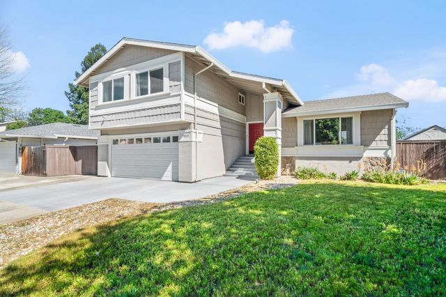 9813 Vista Grande Way, Elk Grove, CA 95624
