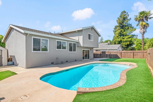 9813 Vista Grande Way, Elk Grove, CA 95624